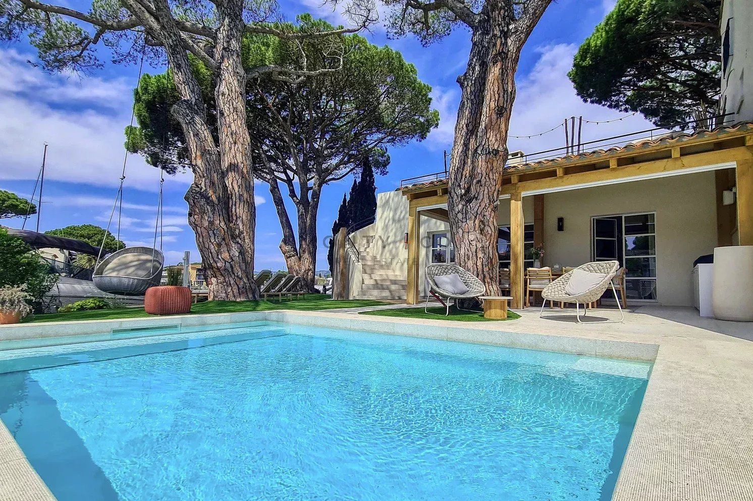 villa en location saisonnière sur Grimaud (83310)