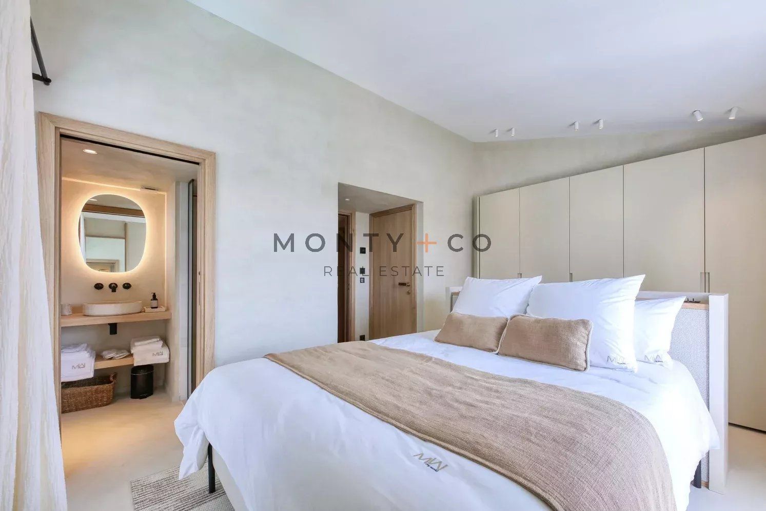 villa for seasonal rent on Grimaud (83310)