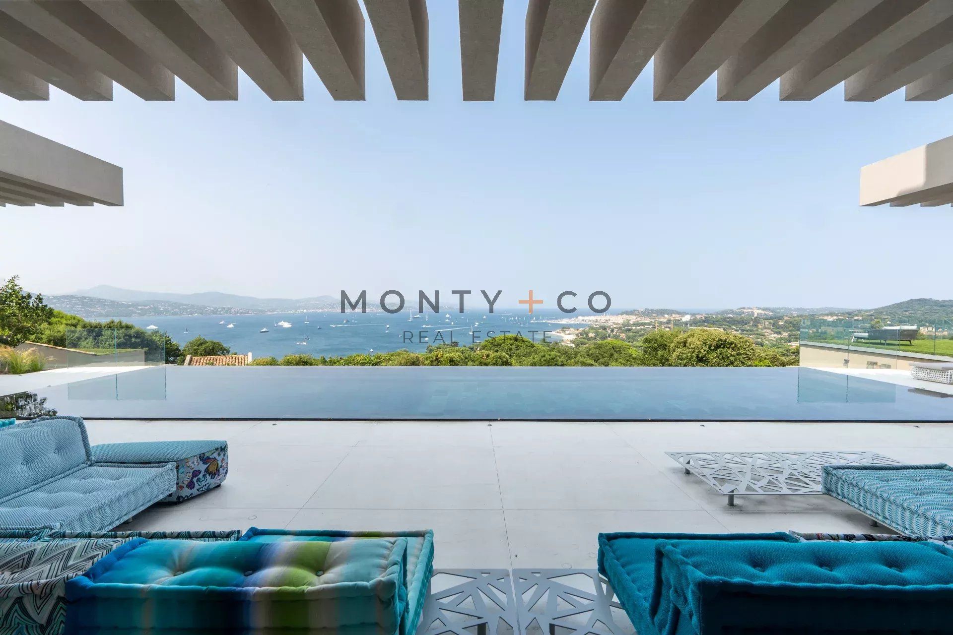 villa en location saisonnière sur Gassin (83580)