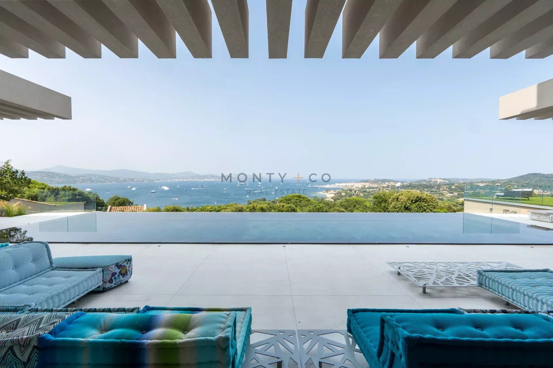 villa en location saisonnière sur Gassin (83580)