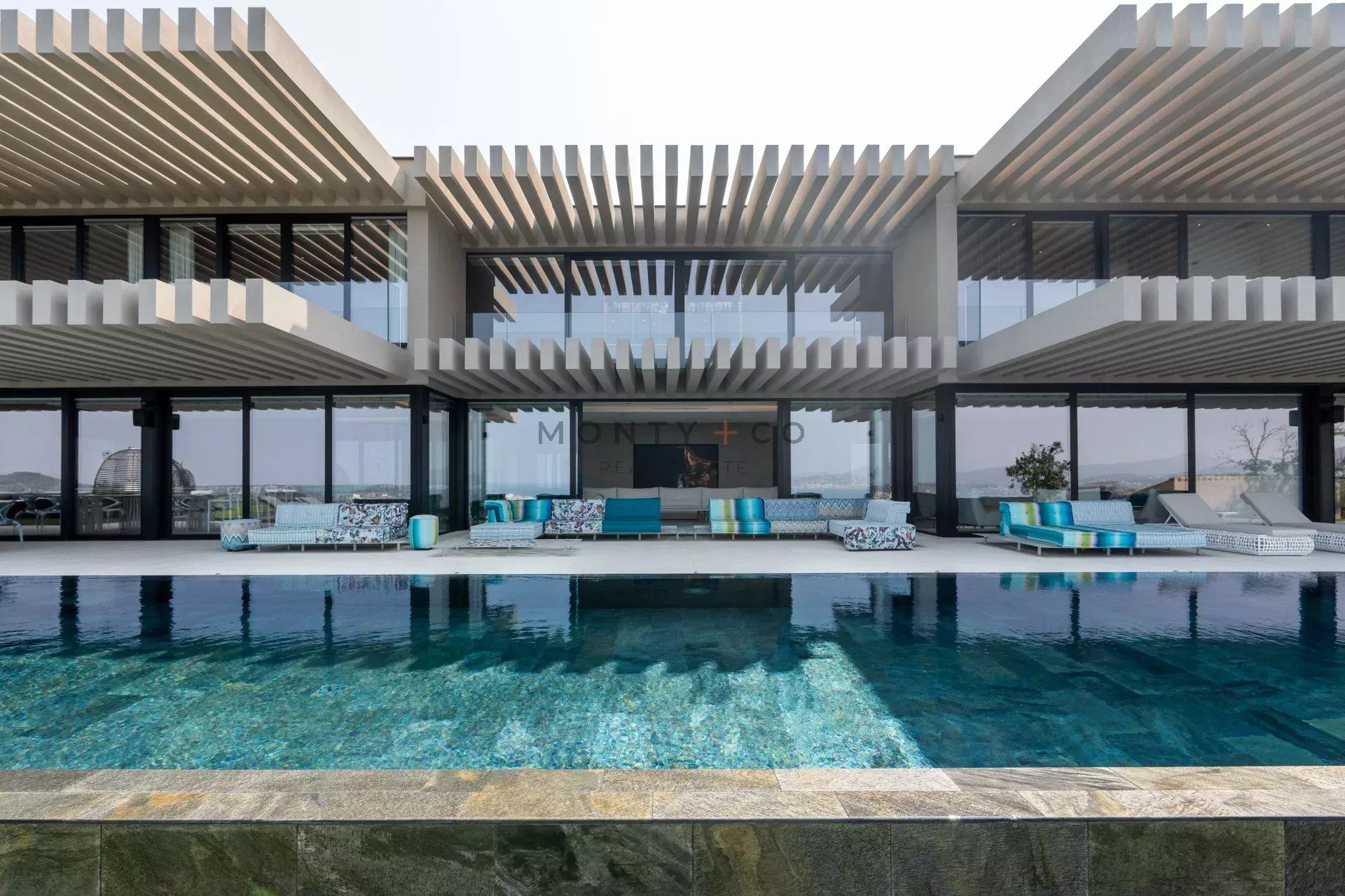 villa en location saisonnière sur Gassin (83580)
