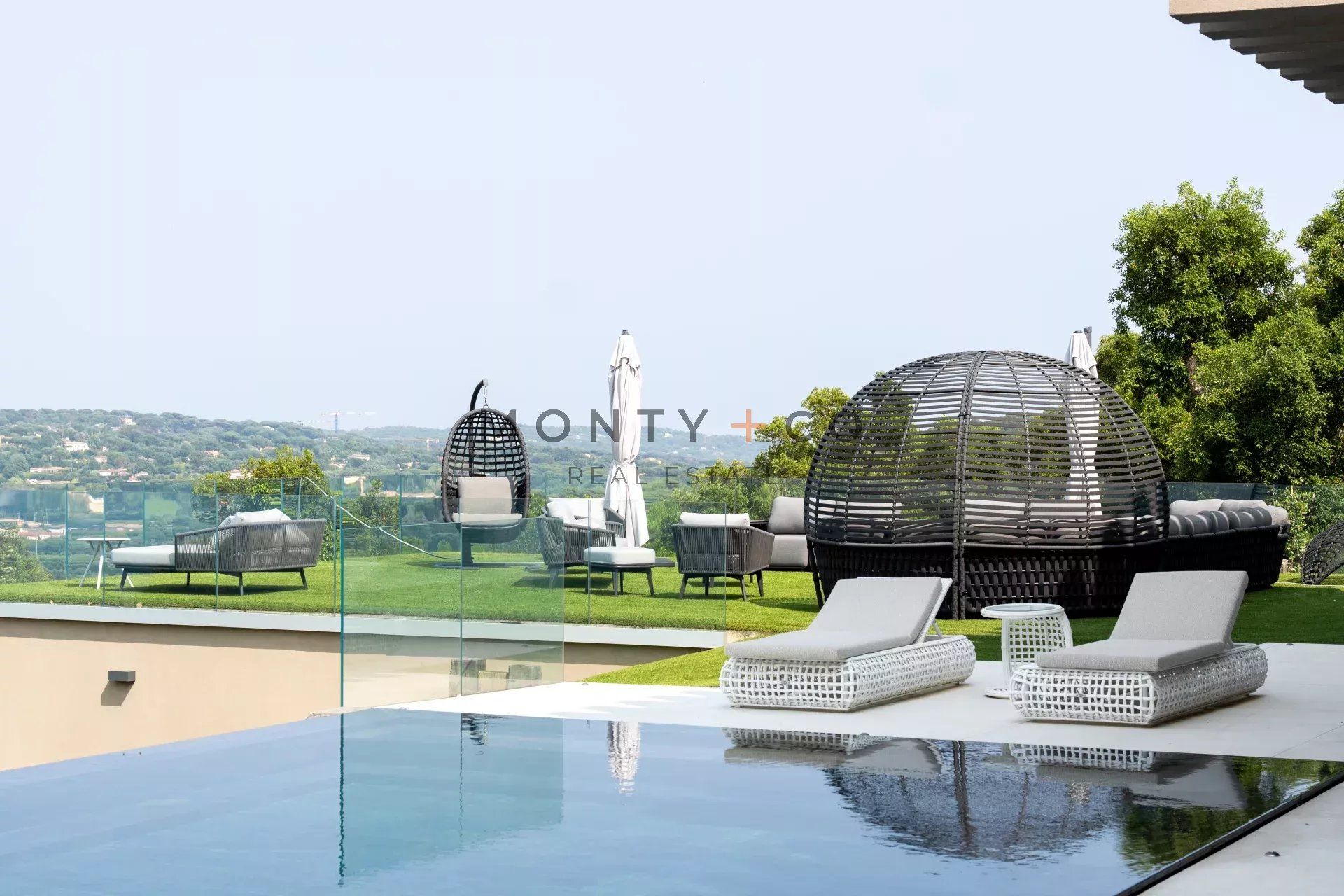 villa en location saisonnière sur Gassin (83580)