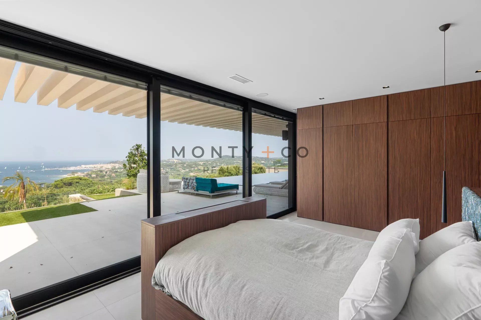 villa en location saisonnière sur Gassin (83580)