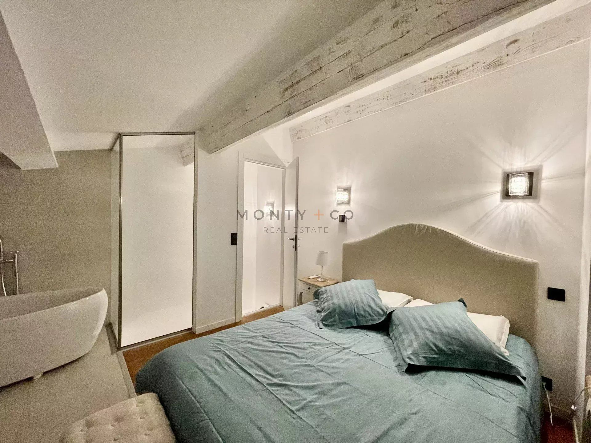 house for sale on Saint-Tropez (83990)
