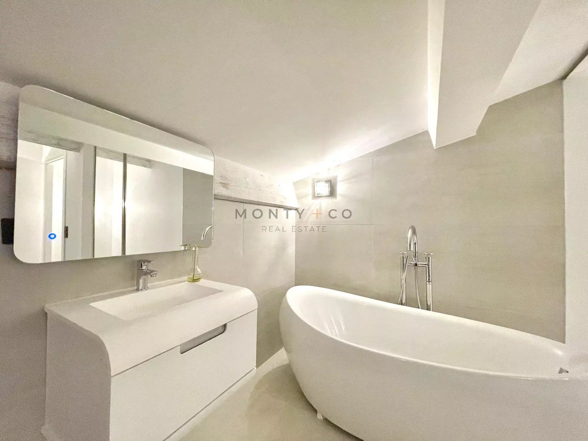 house for sale on Saint-Tropez (83990)