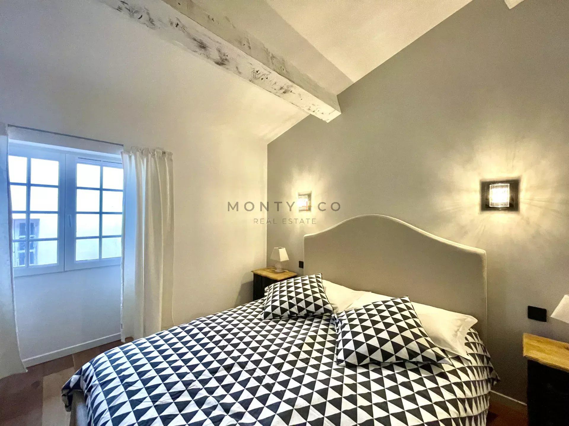 house for sale on Saint-Tropez (83990)