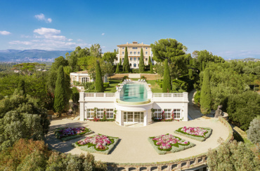 Château de la Croix des Gardes: a sanctuary suspended between sky and sea