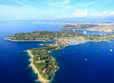Saint-Jean-Cap-Ferrat : histoire, villas de luxe et art de vivre sur la Côte d’Azur